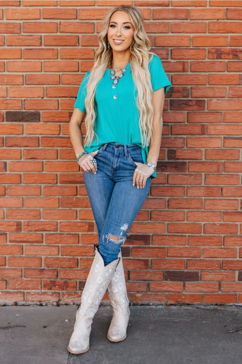 Andree by Morgan Nicole Ribbed Button Detail Tee in Emerald