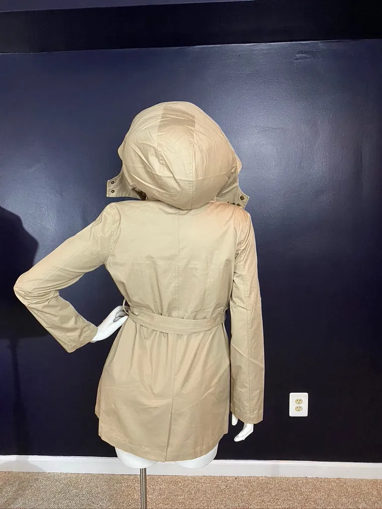 Curvy Straight Classic Trench for the Fall