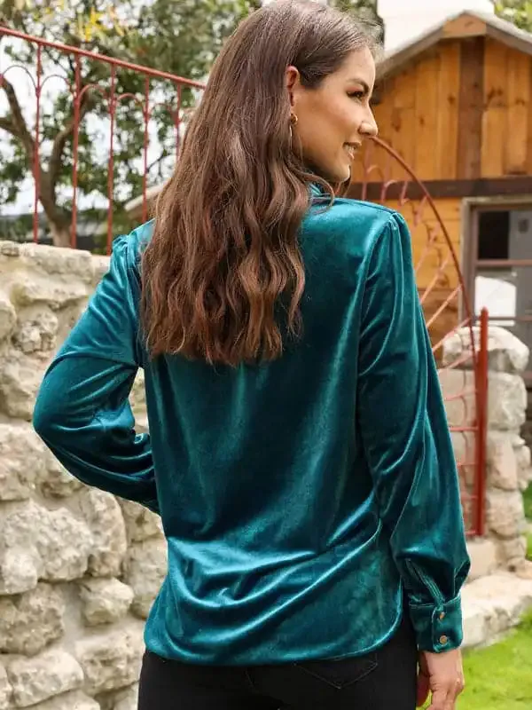 Women’s New Bottoming Shirt Fashionable Stand Collar Long Sleeve Pullover Solid Color Top